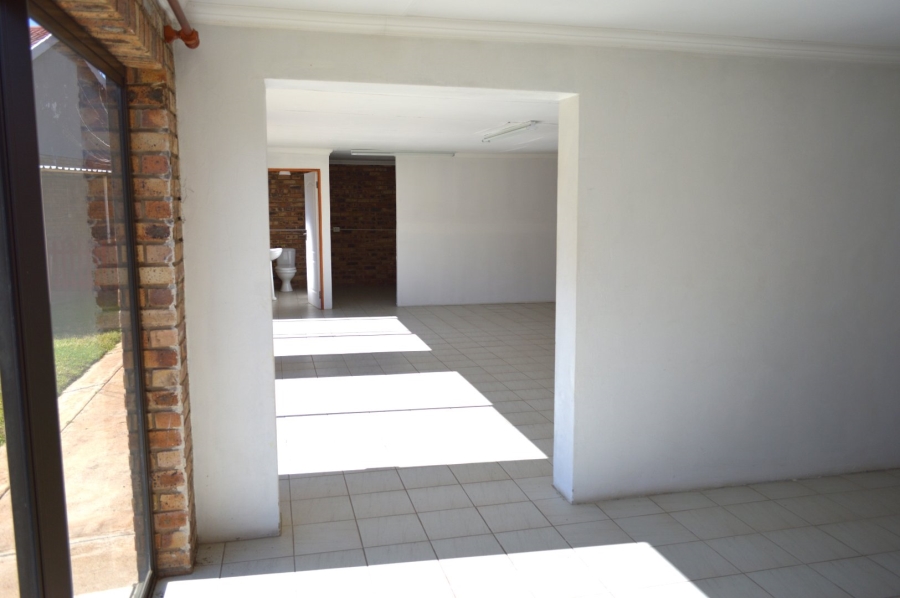 5 Bedroom Property for Sale in Flamwood North West